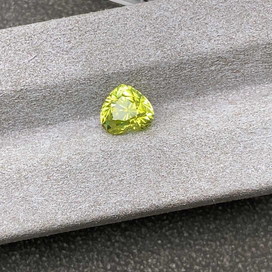 金绿宝石裸石未镶嵌2.14ct心形荧光笔金绿
