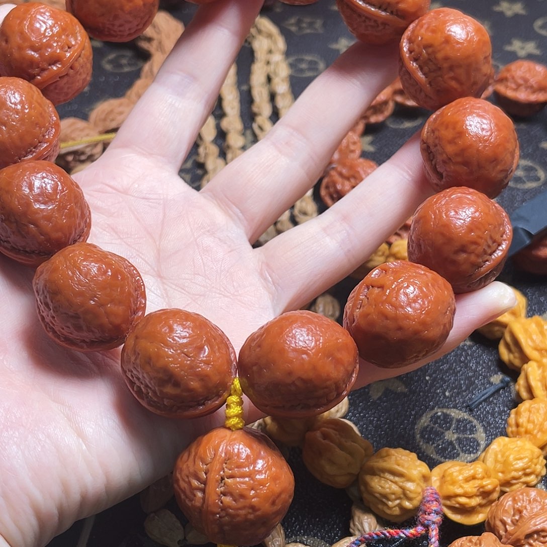 泉***核桃光头红皮手持