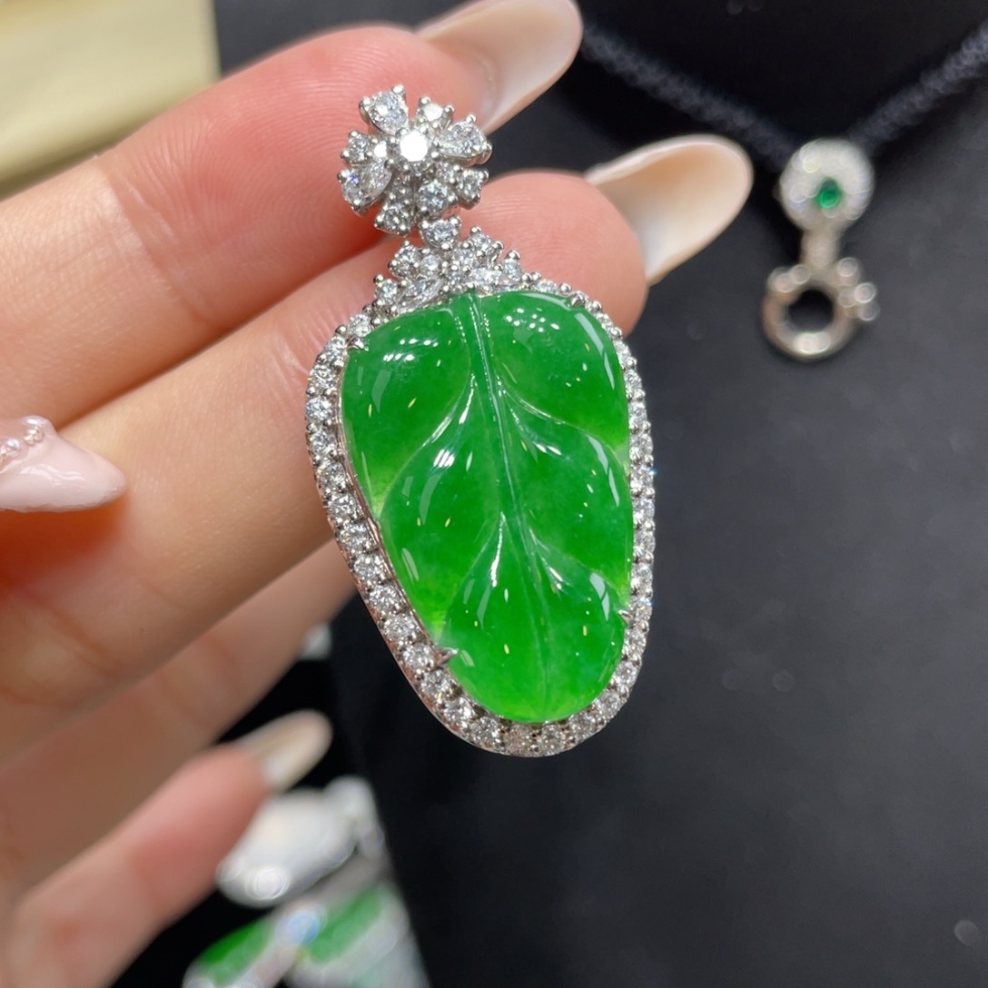 翡翠颈饰18K金镶嵌天然缅甸翡翠a货