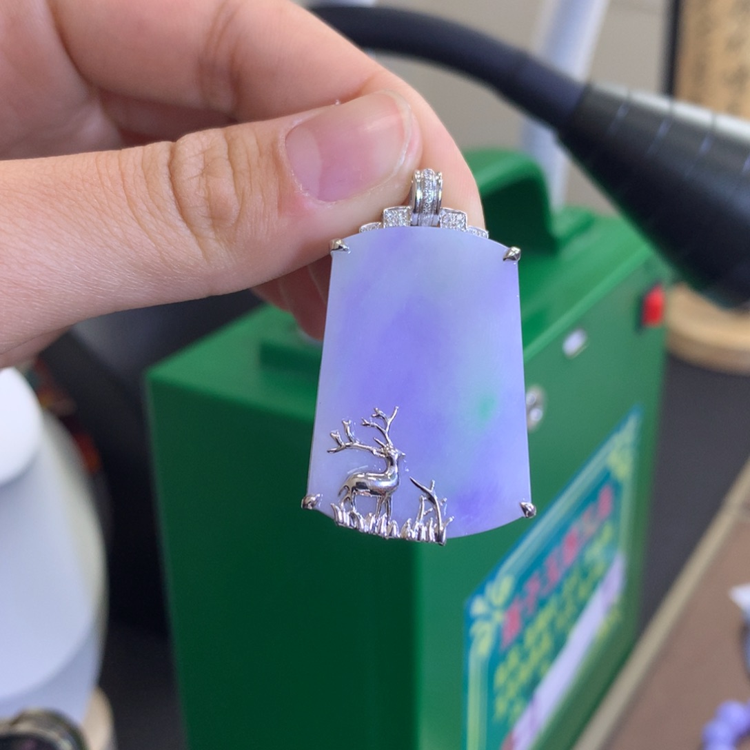 翡翠颈饰18K金镶嵌翡翠