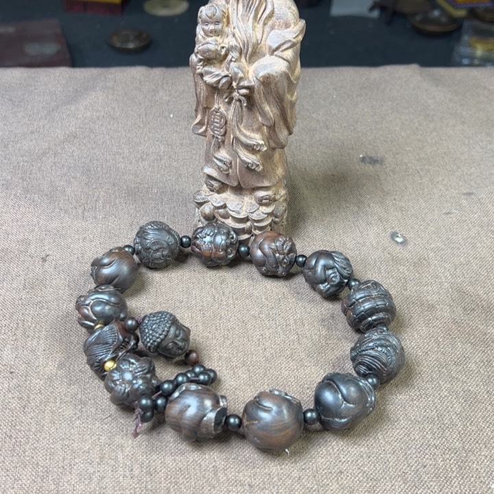 精品摆件工艺品等