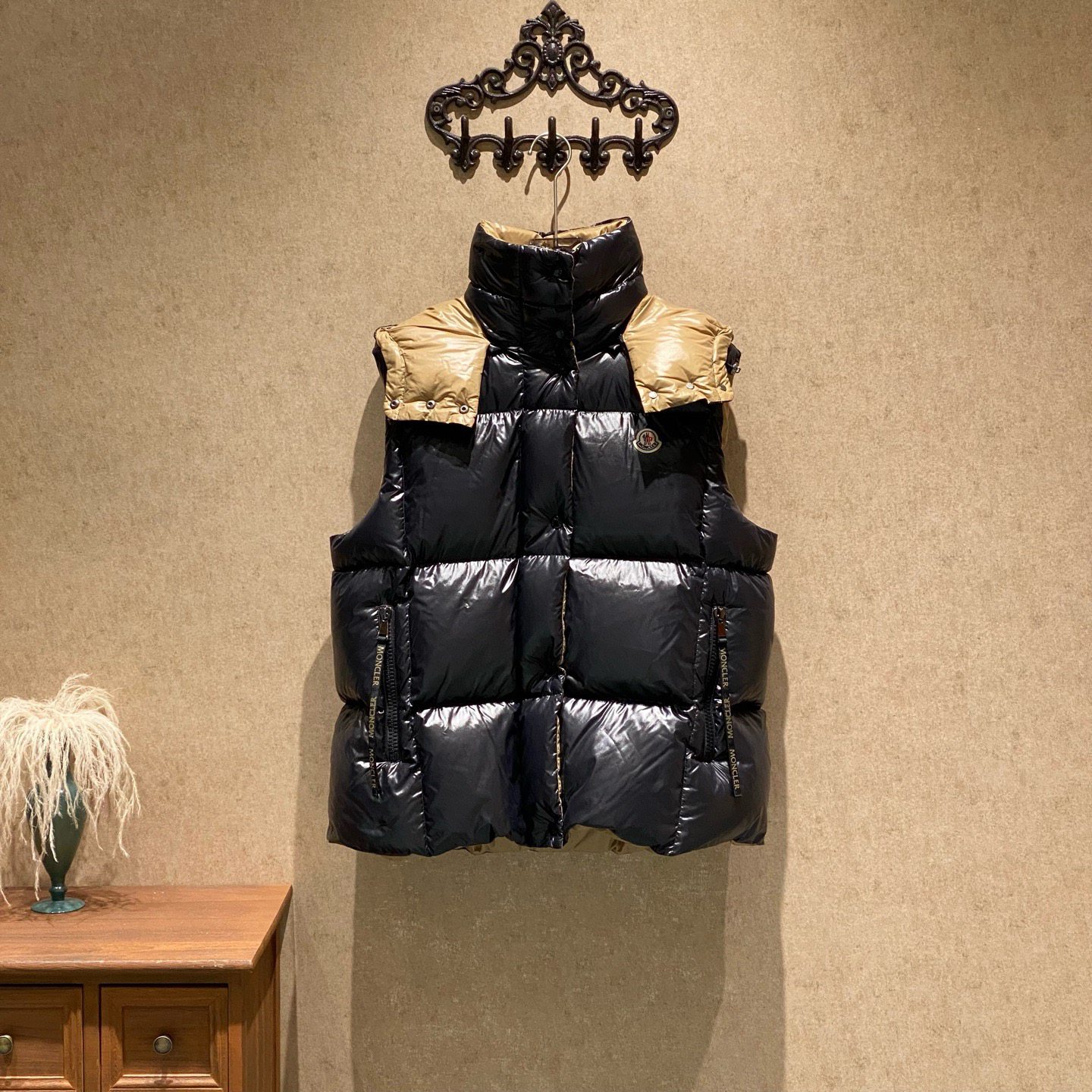 未使用 MONCLER 爆款黑金刺绣徽标logo羽绒马甲/4码/41411