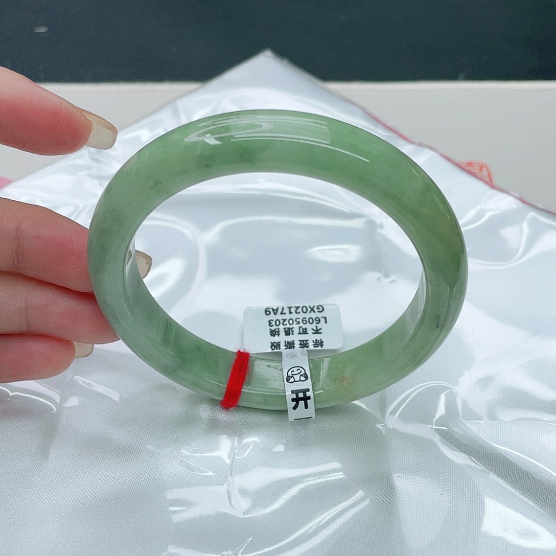 翡翠未镶嵌手镯正60.7