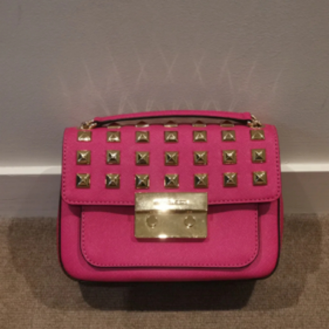 99新 MICHAELKORS/迈克高仕 MK粉色金色铆钉链条包