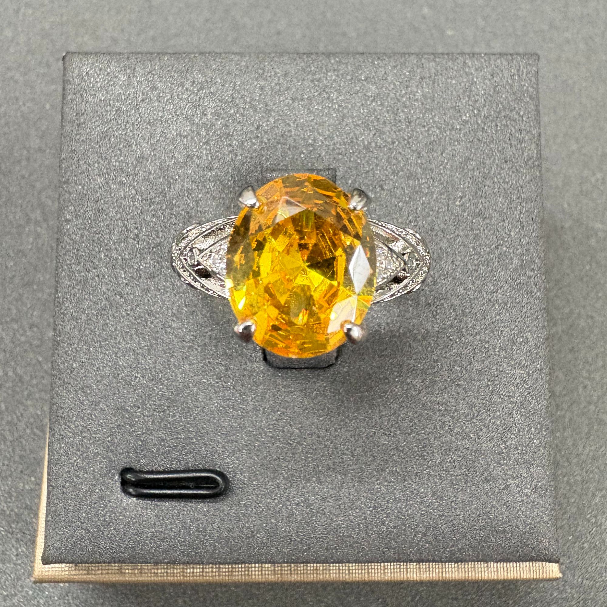 【高端定制】高贵奢藏级黄色钻石戒指335