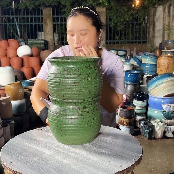 18口16高瑕疵两个盆。 