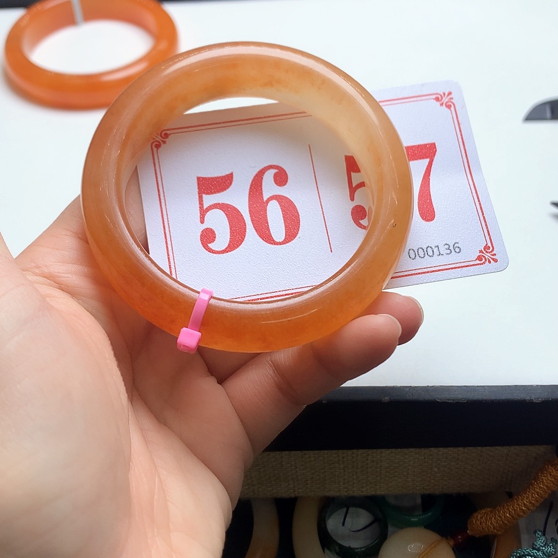 未镶嵌石英质玉（黄龙玉）手镯蕉****容