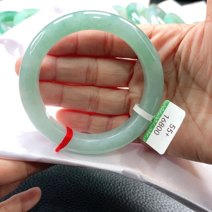 翡翠手镯未镶嵌5656565656