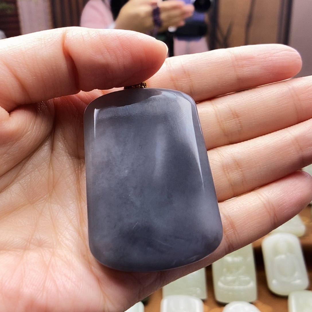 颈饰未镶嵌和田玉常**?