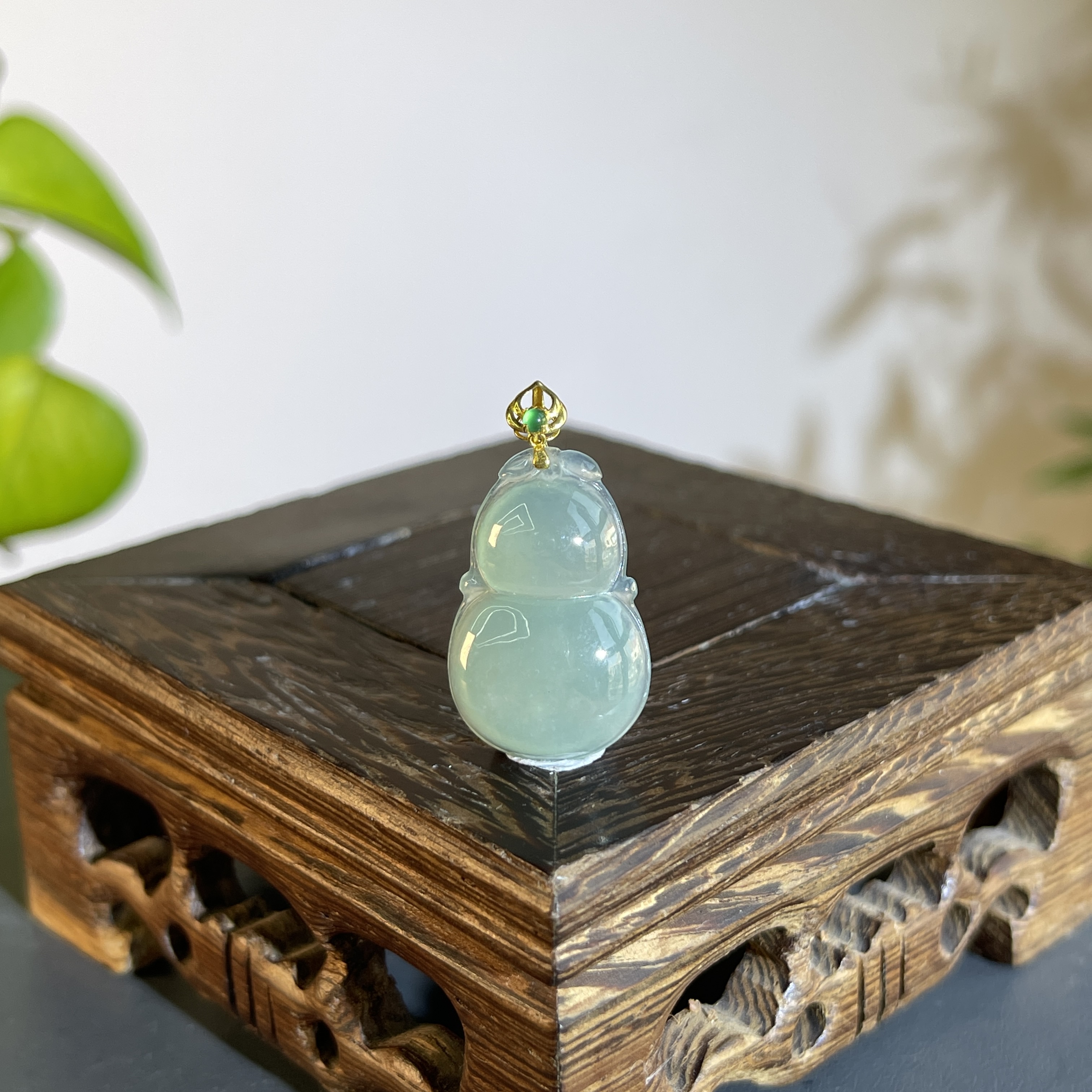 JXW12-45 天然缅甸翡翠A货  18K金扣葫芦