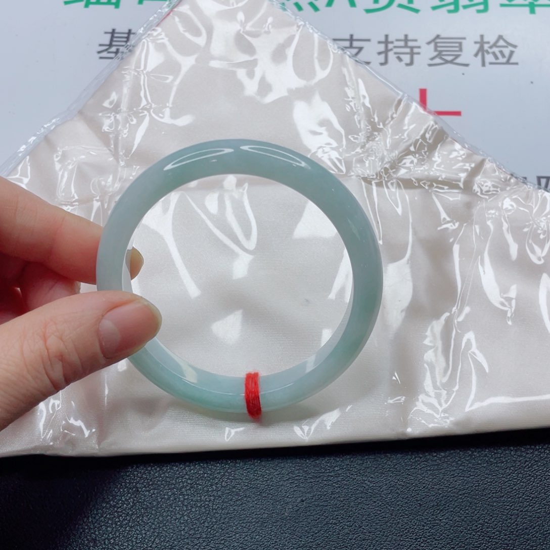 未镶嵌手镯翡翠?*