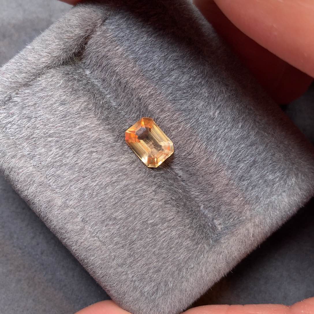 裸石未镶嵌碧玺2.5克拉