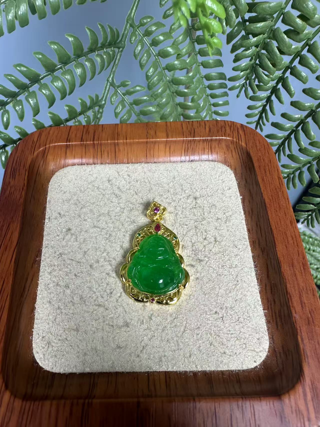 翡翠冰透14k花丝佛公吊坠