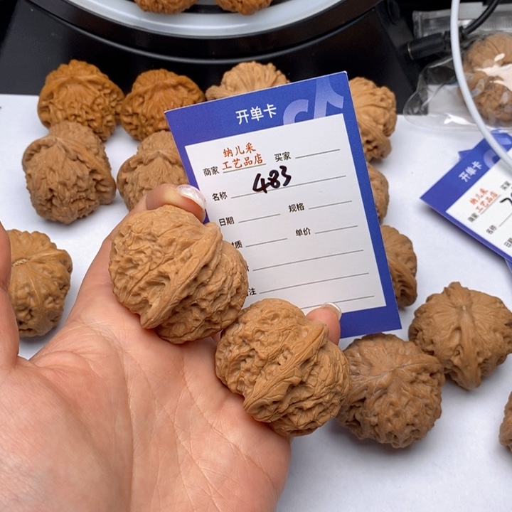 文玩核桃吊坠483血麒麟
