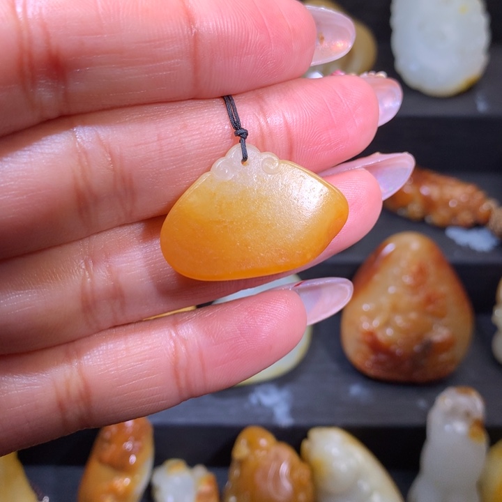 和田玉颈饰未镶嵌