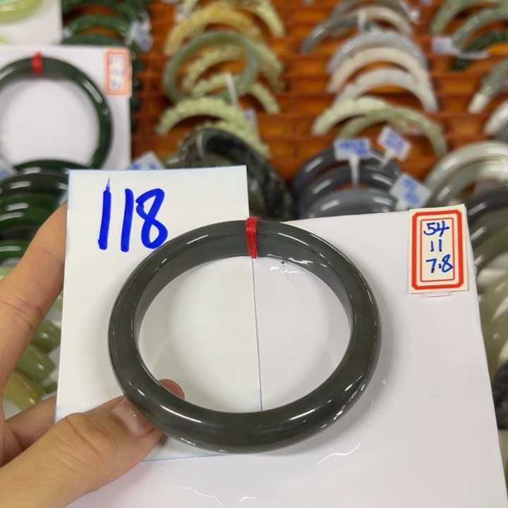 和田玉未镶嵌手镯