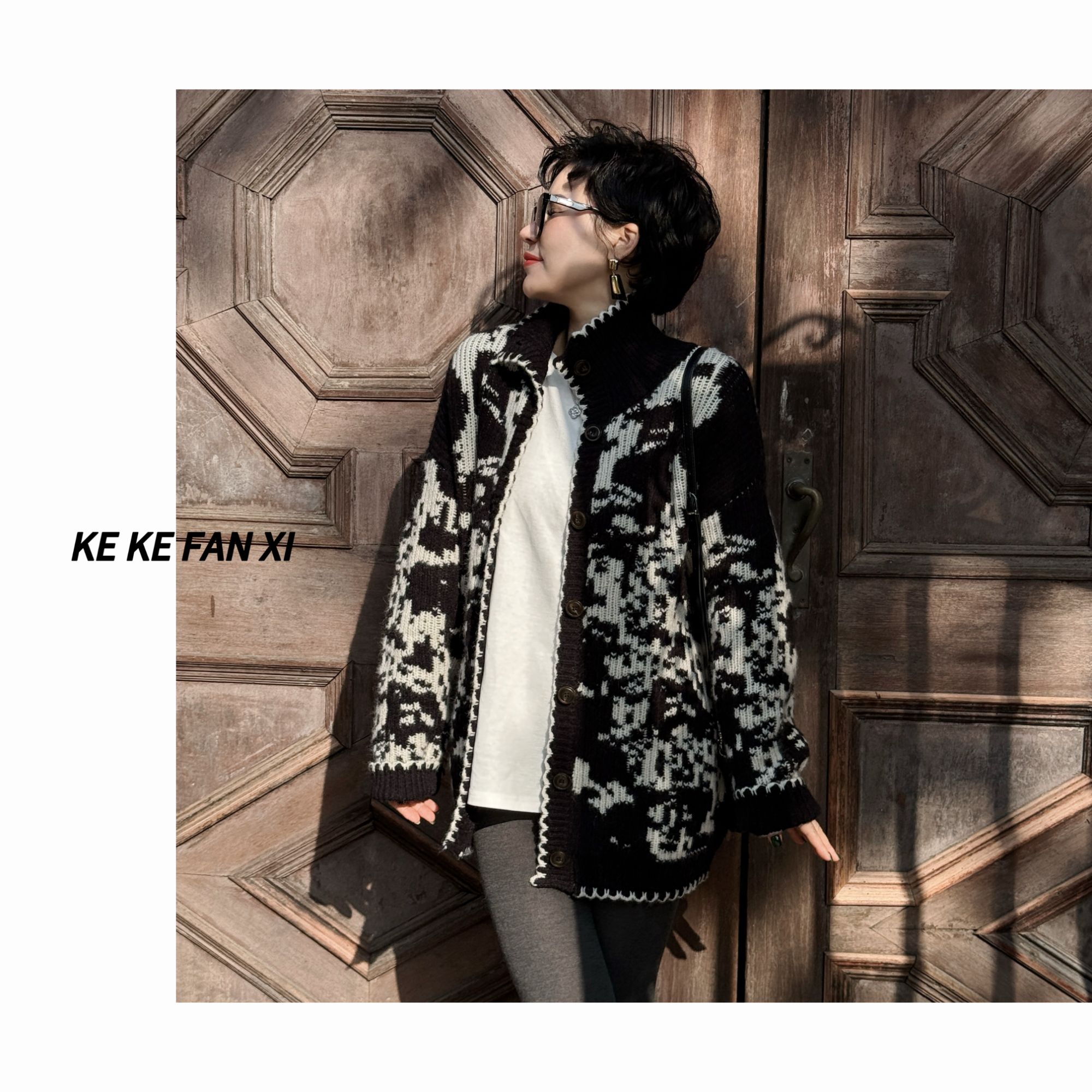 8561黑白花色单排扣大版开衫气质时尚百搭保暖秋冬宽松加厚