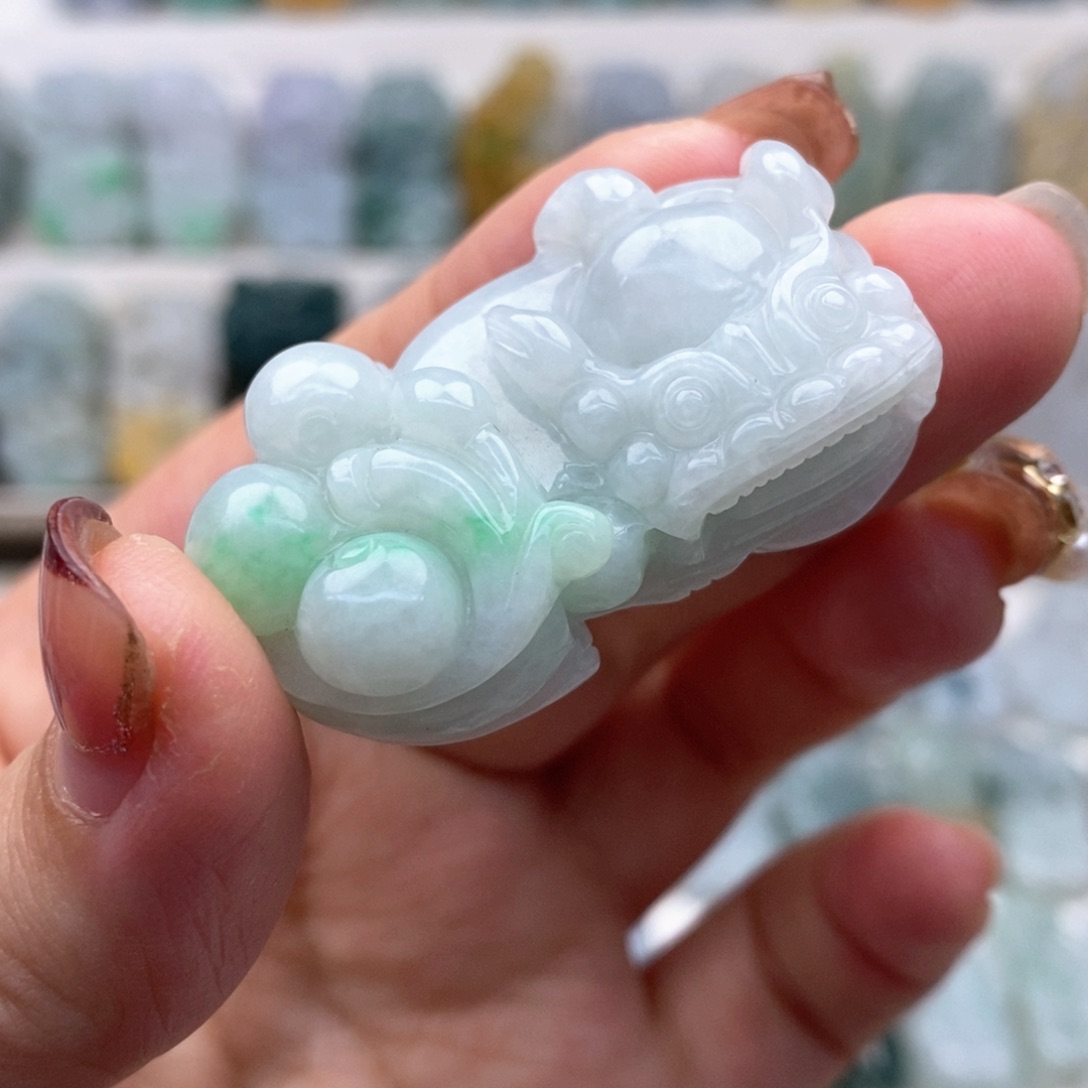 翡翠吊坠(赠链)未镶嵌