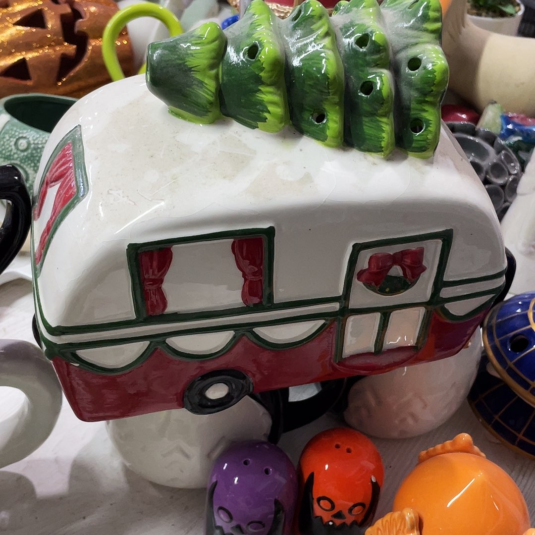 摆件   磕碰。瑕疵。    