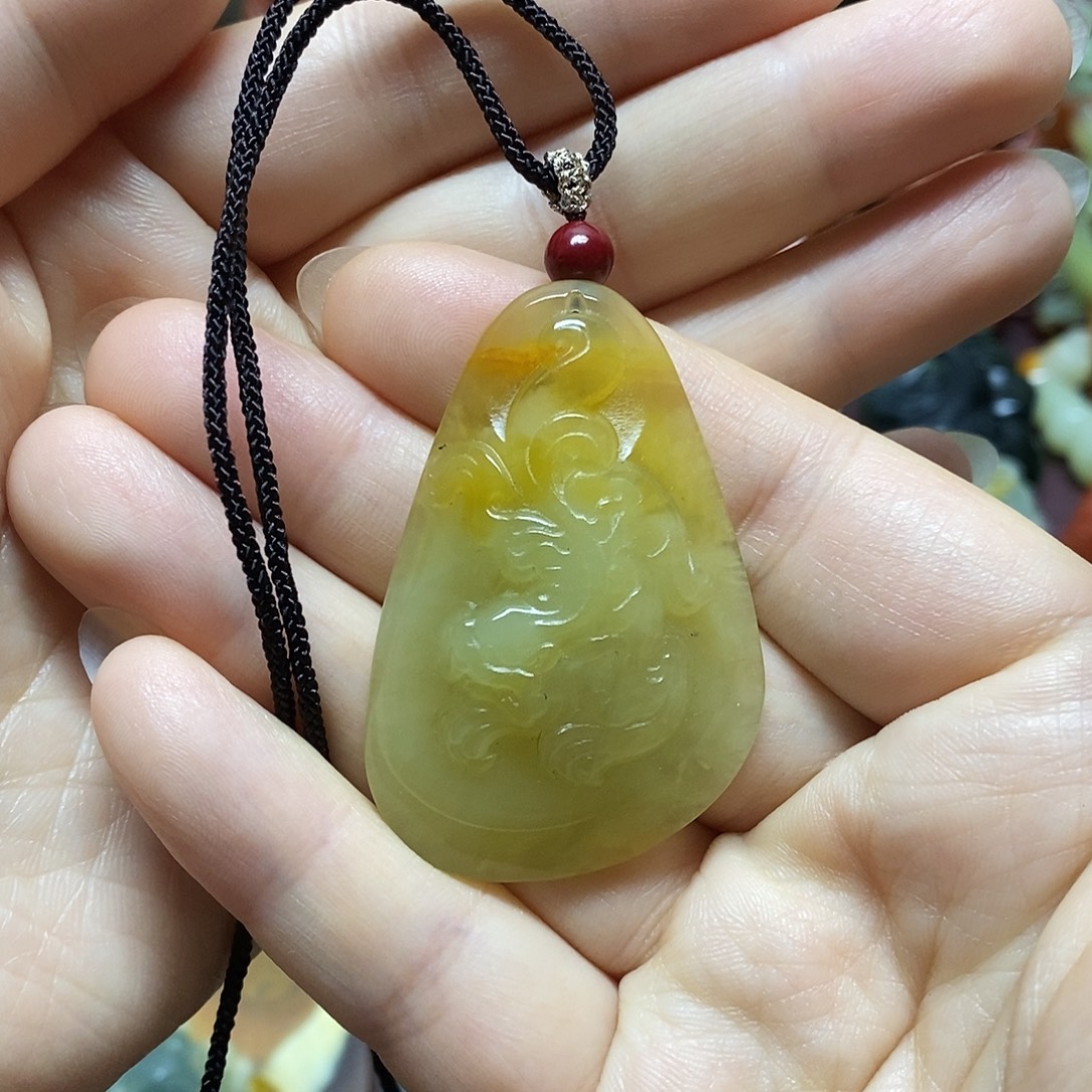 岫玉未镶嵌吊坠(赠链)