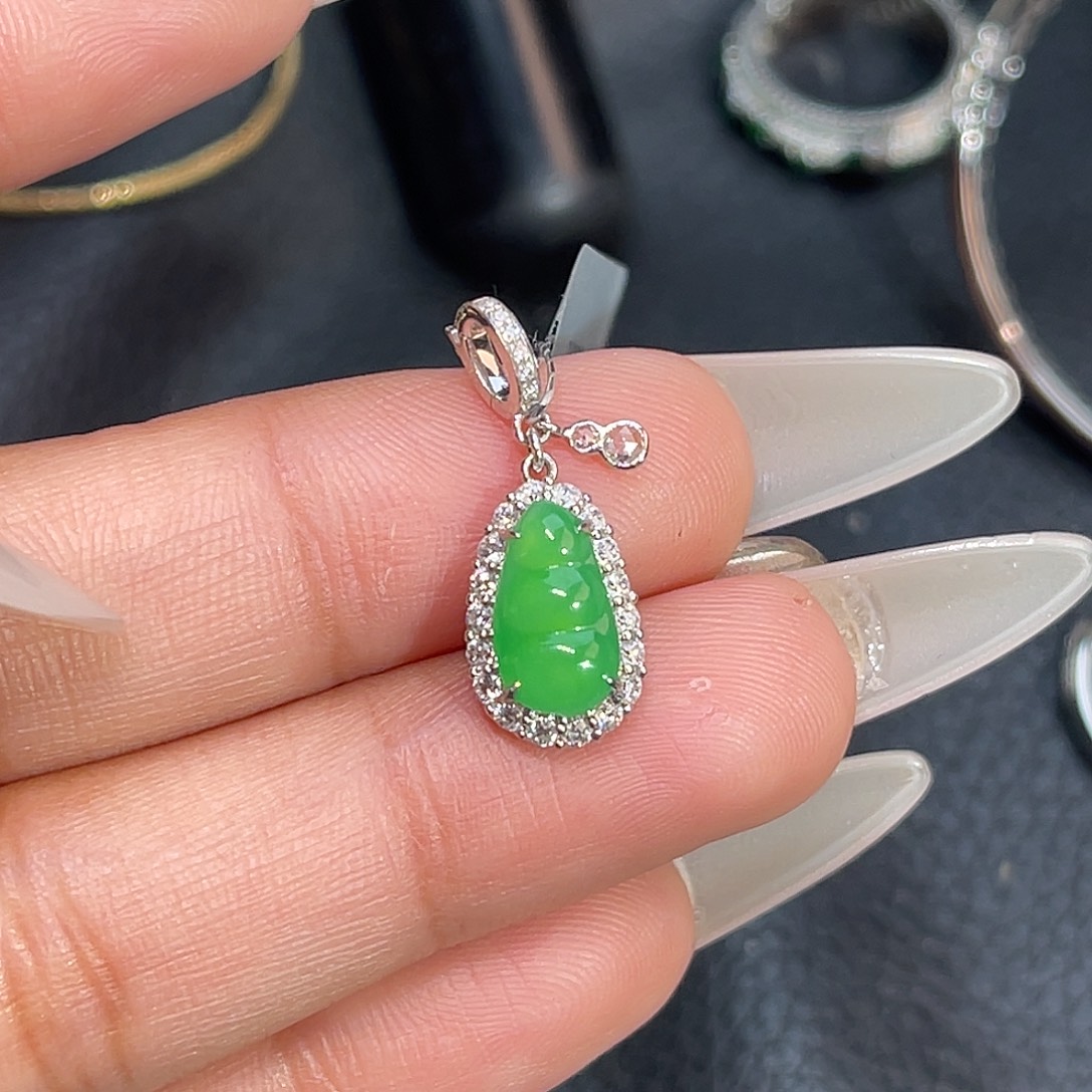 翡翠18K金镶嵌吊坠(不含链)豆子