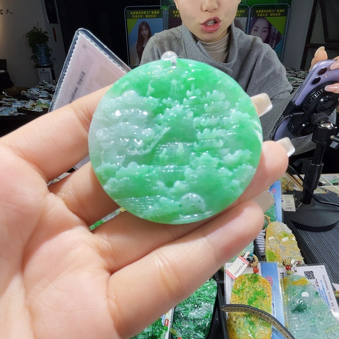 颈饰未镶嵌翡翠一