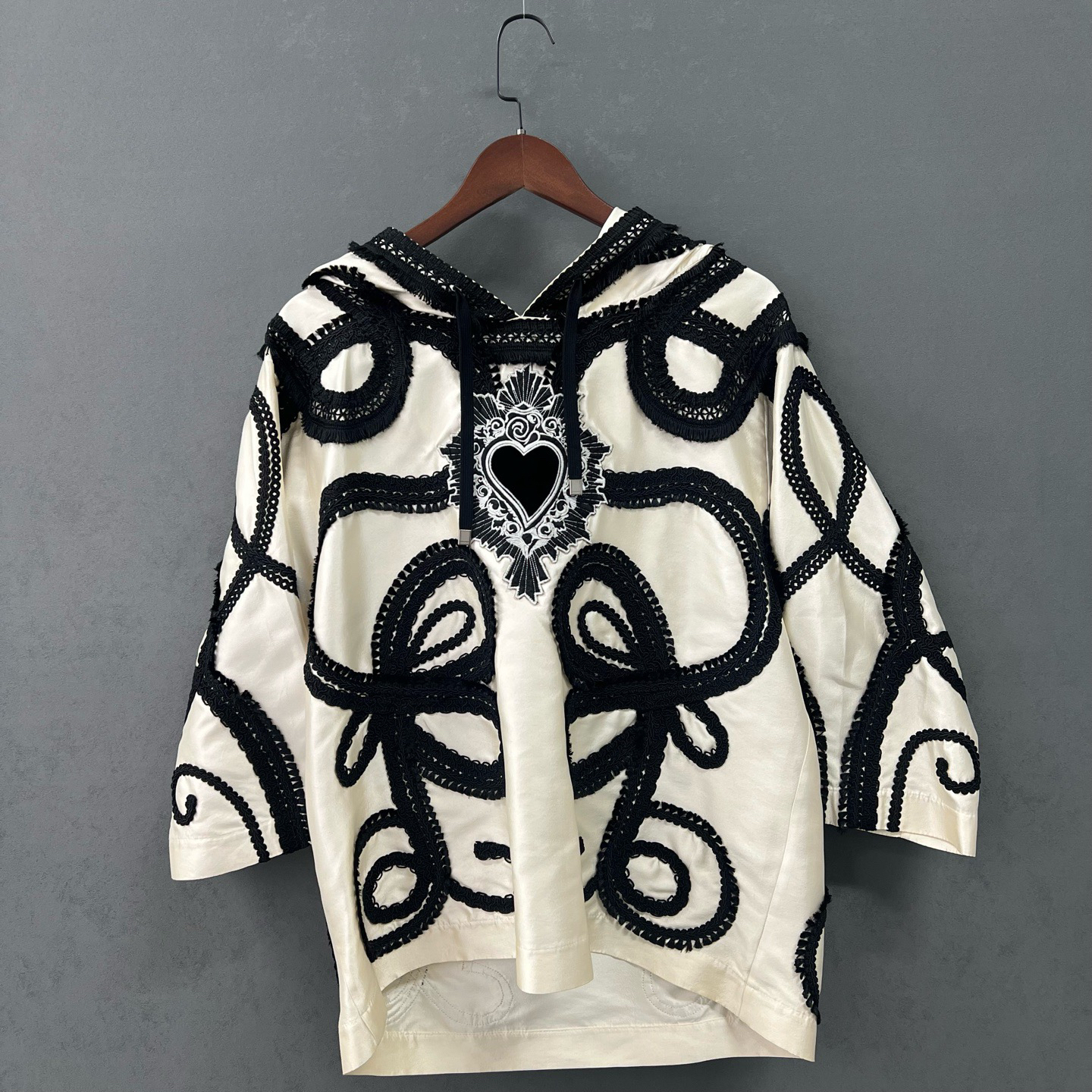 99新 maje Dg经典重工爱心设计秀款连帽卫衣 48码 ys001012