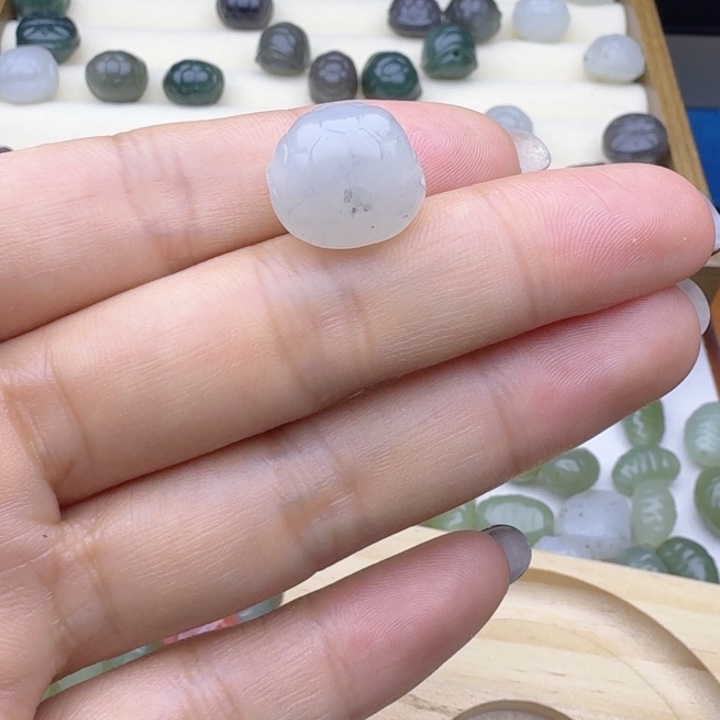 余****和田玉（糖玉）未镶嵌车挂