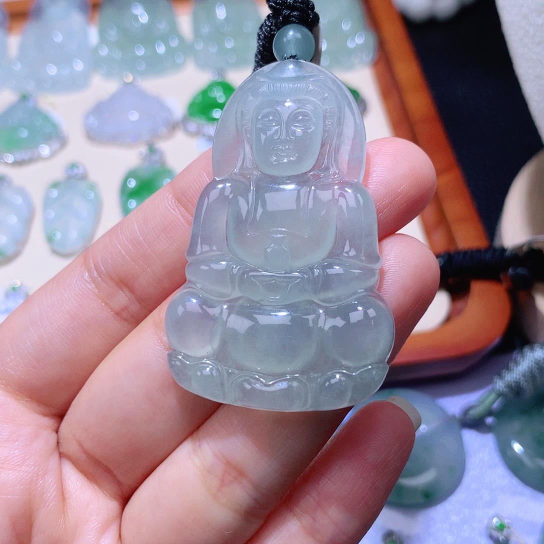 颈饰未镶嵌翡翠观音