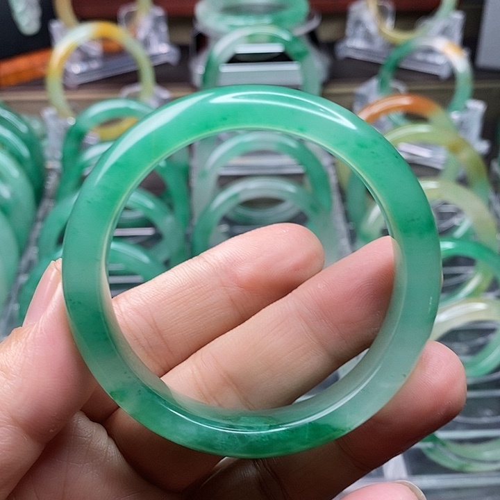 石英质玉手镯未镶嵌