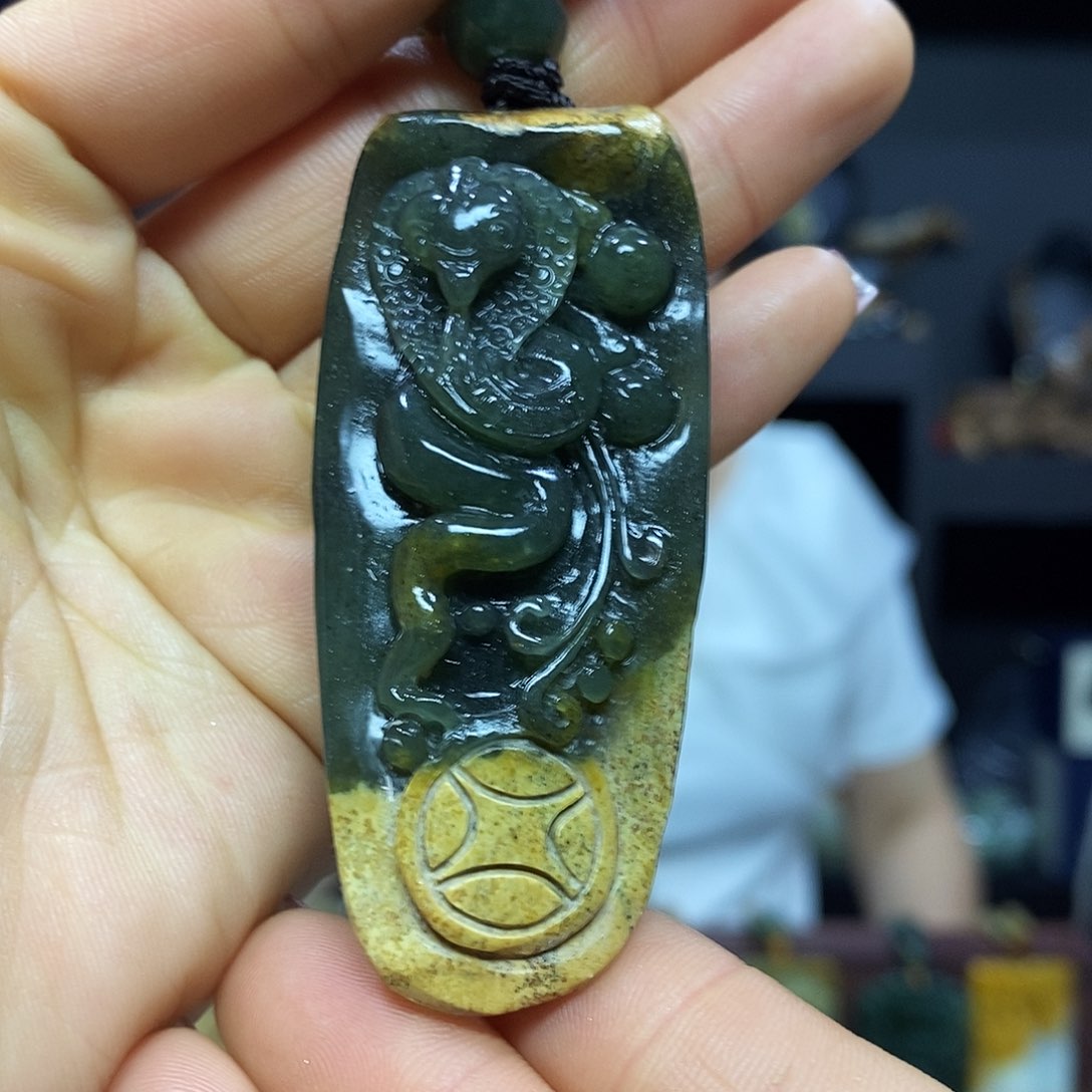 岫岩河磨玉（透闪石质玉）未镶嵌颈饰