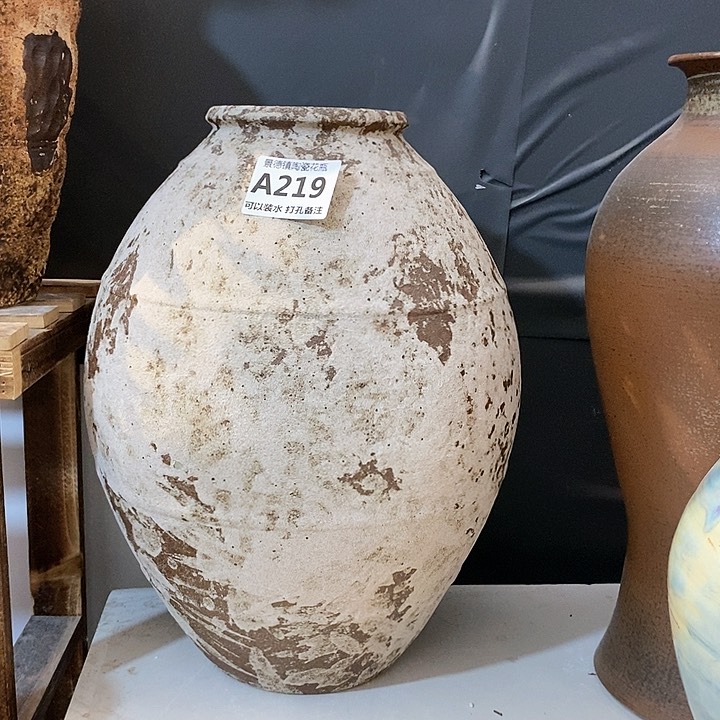 瓶景德镇陶瓷。景德镇陶瓷