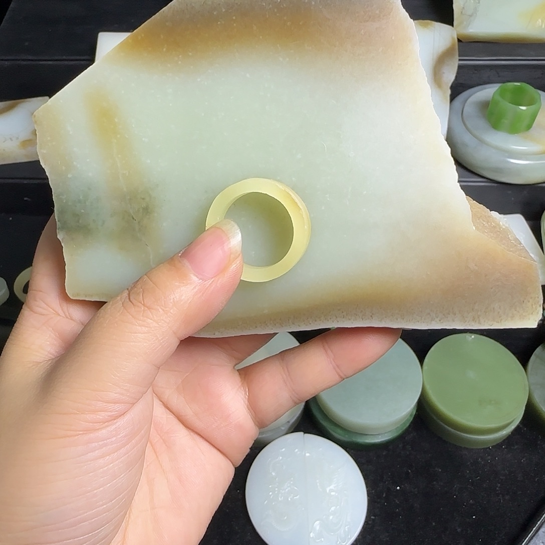 用***3和田玉（碧玉）未镶嵌颈饰