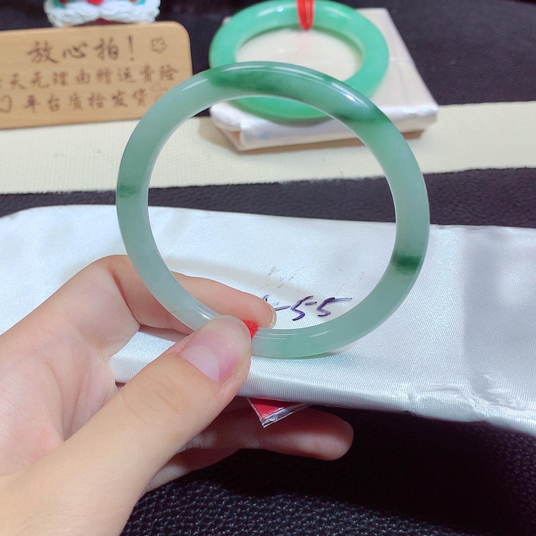翡翠未镶嵌手镯520