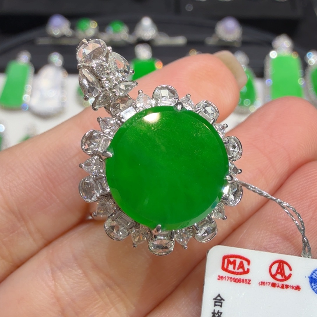 翡翠18K金镶嵌戒指收到货48小时鉴赏期
