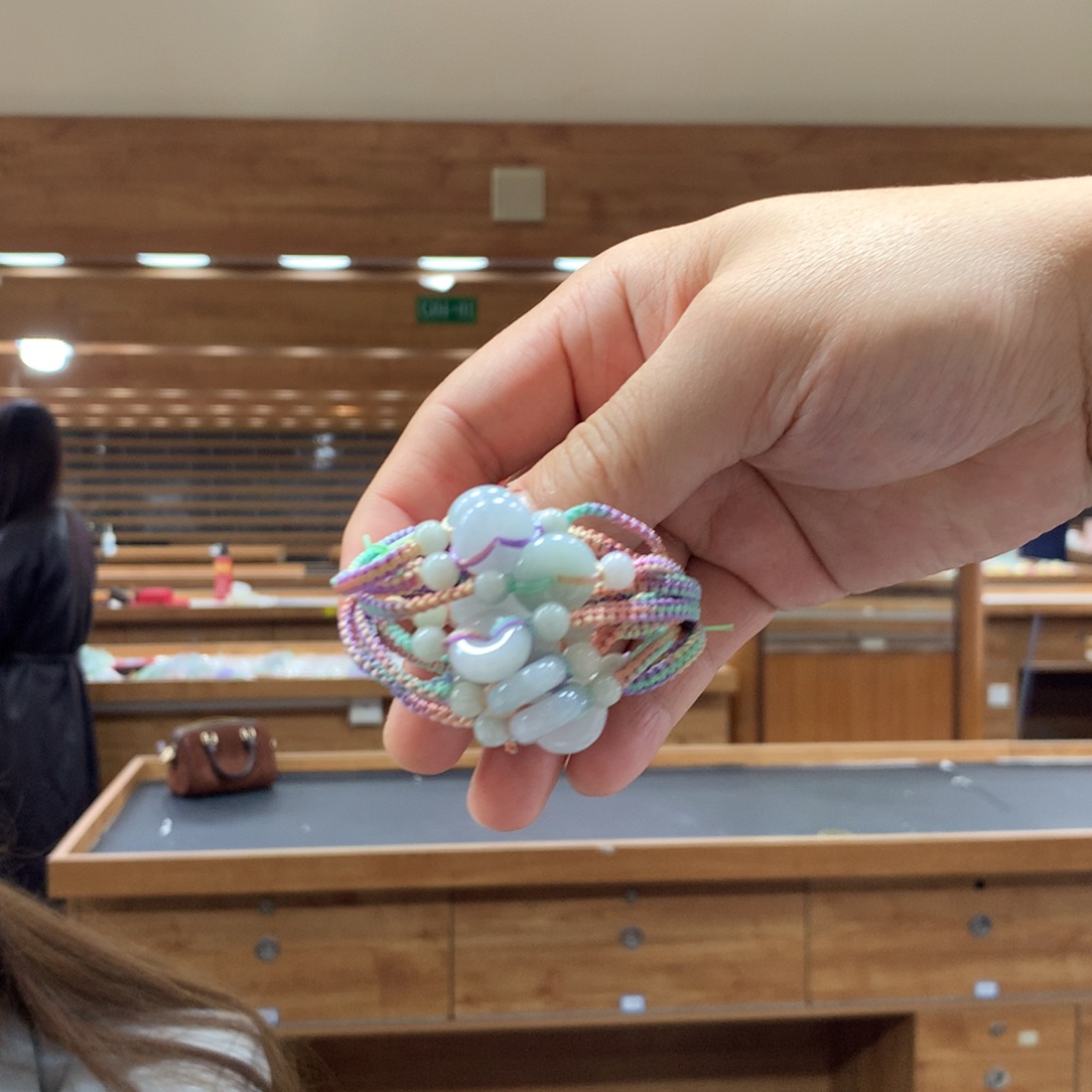 翡翠未镶嵌手链多样性发一