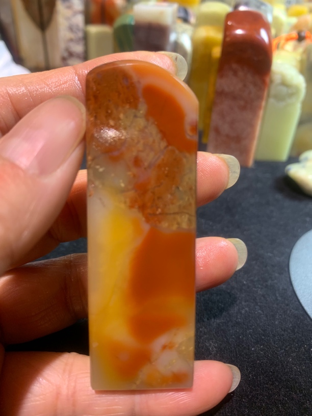 福建寿山石，五彩冻石2.3×2.3×7.5。