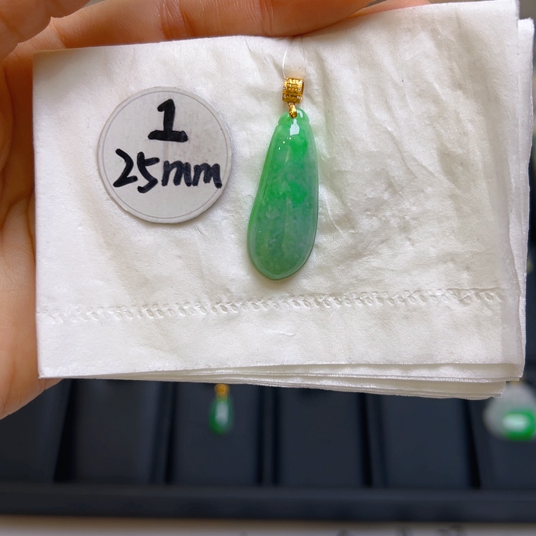 翡翠颈饰18K金镶嵌翡翠