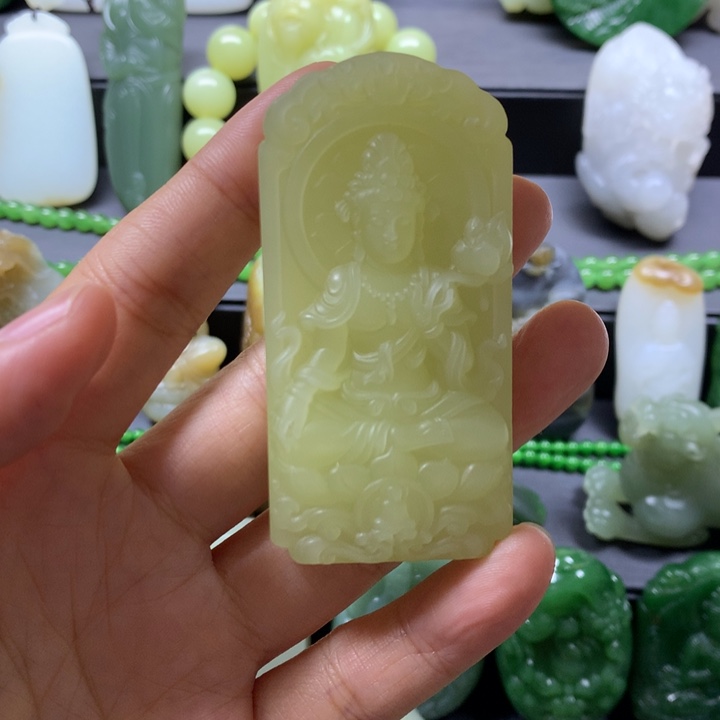 开***。和田玉未镶嵌颈饰