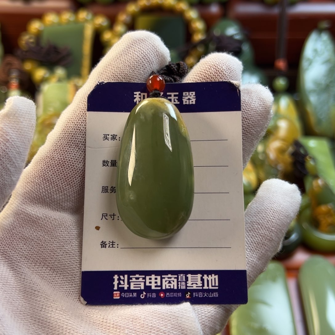 岫岩河磨玉（透闪石质玉）颈饰未镶嵌