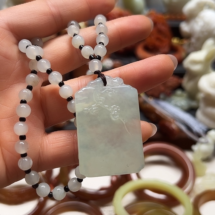 蛇纹石玉吊坠未镶嵌