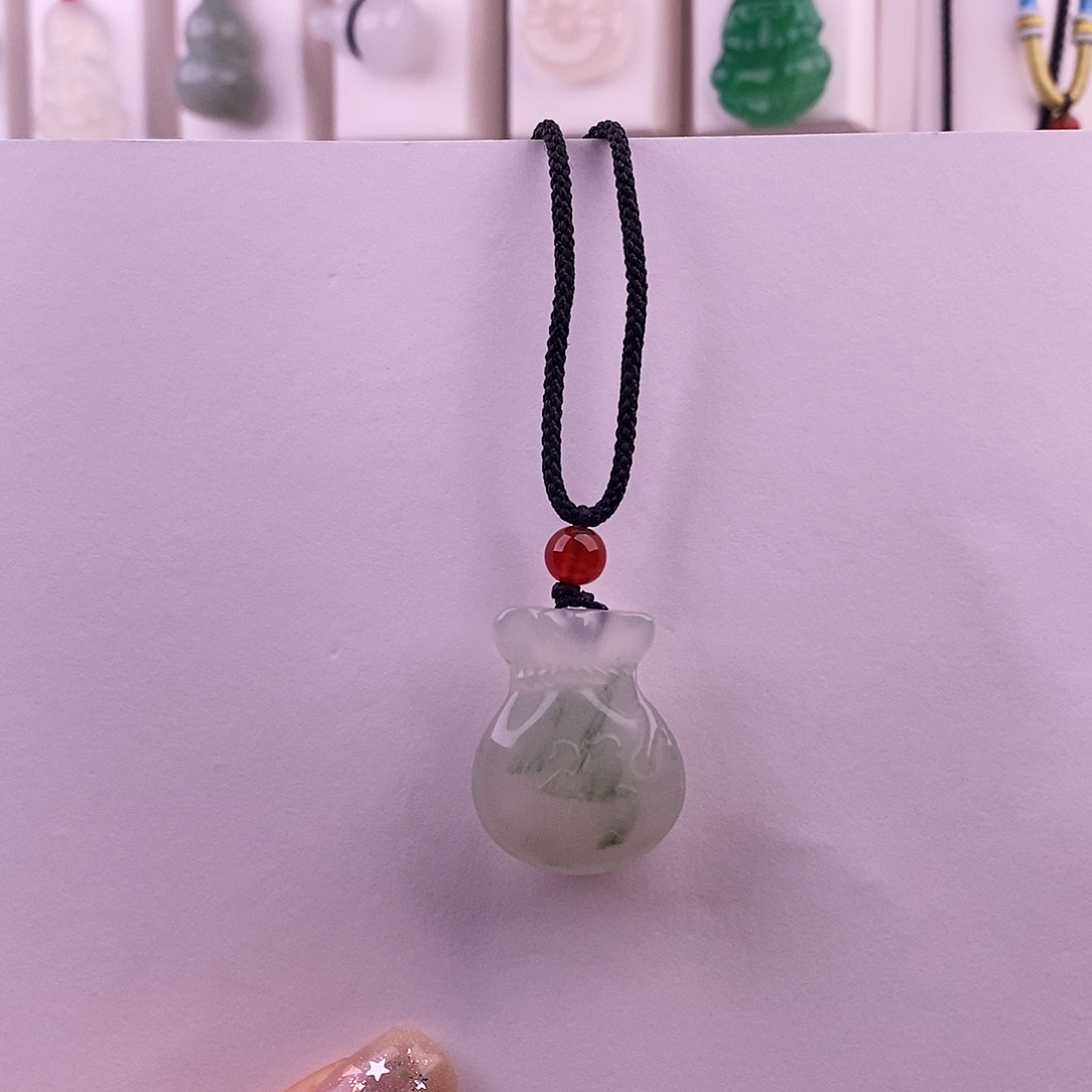 然***圳石英质玉未镶嵌颈饰