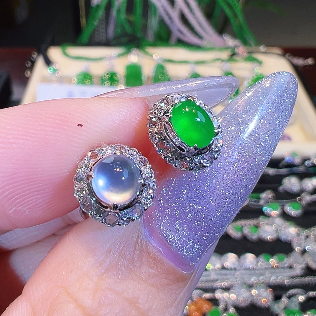 翡翠戒指18K金镶嵌翡翠