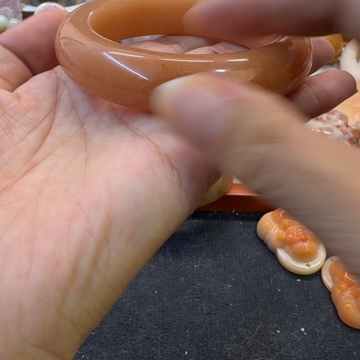 石英岩玉未镶嵌手镯