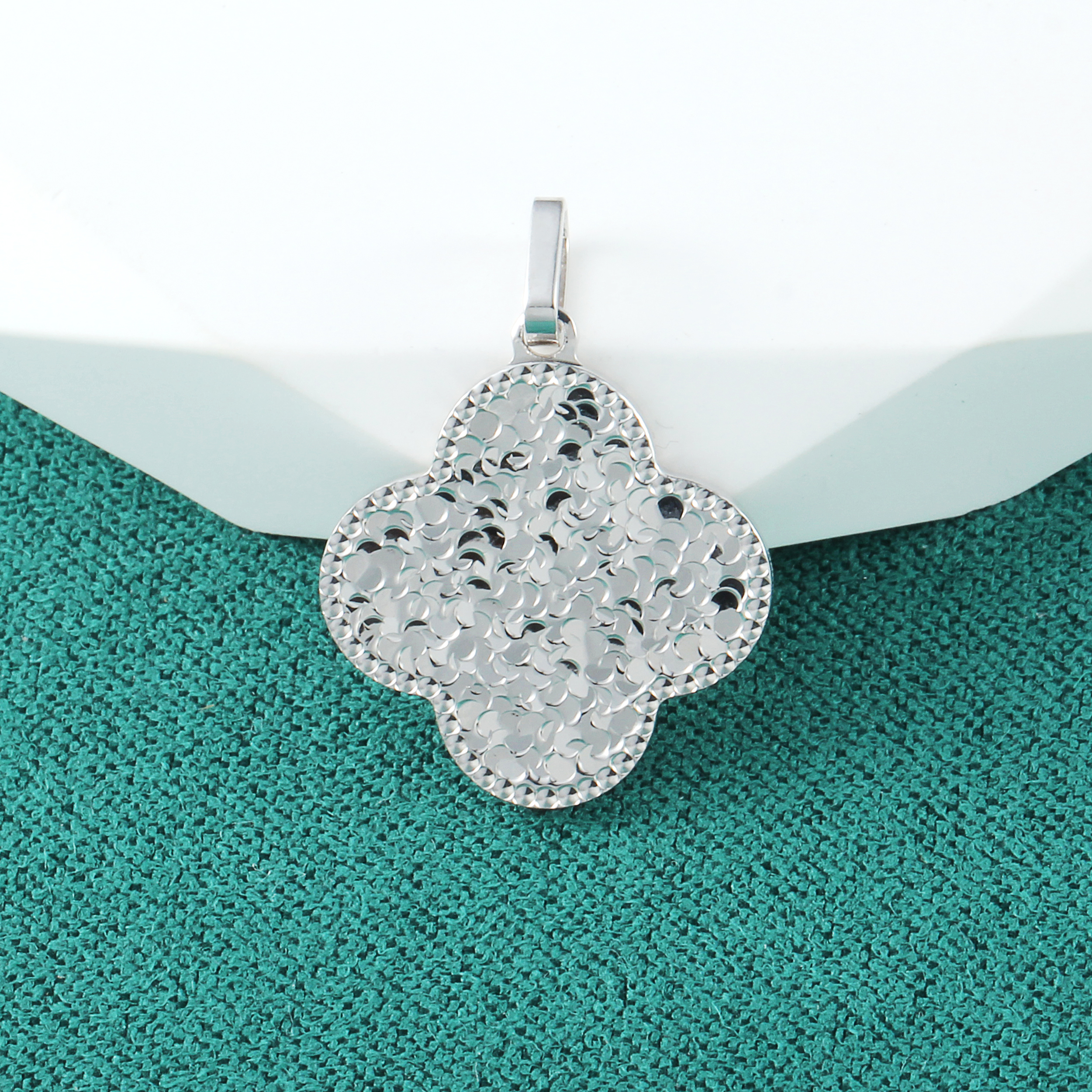 铂金四叶草吊坠车花碎碎冰气质时尚银色百搭精致精美CX1075