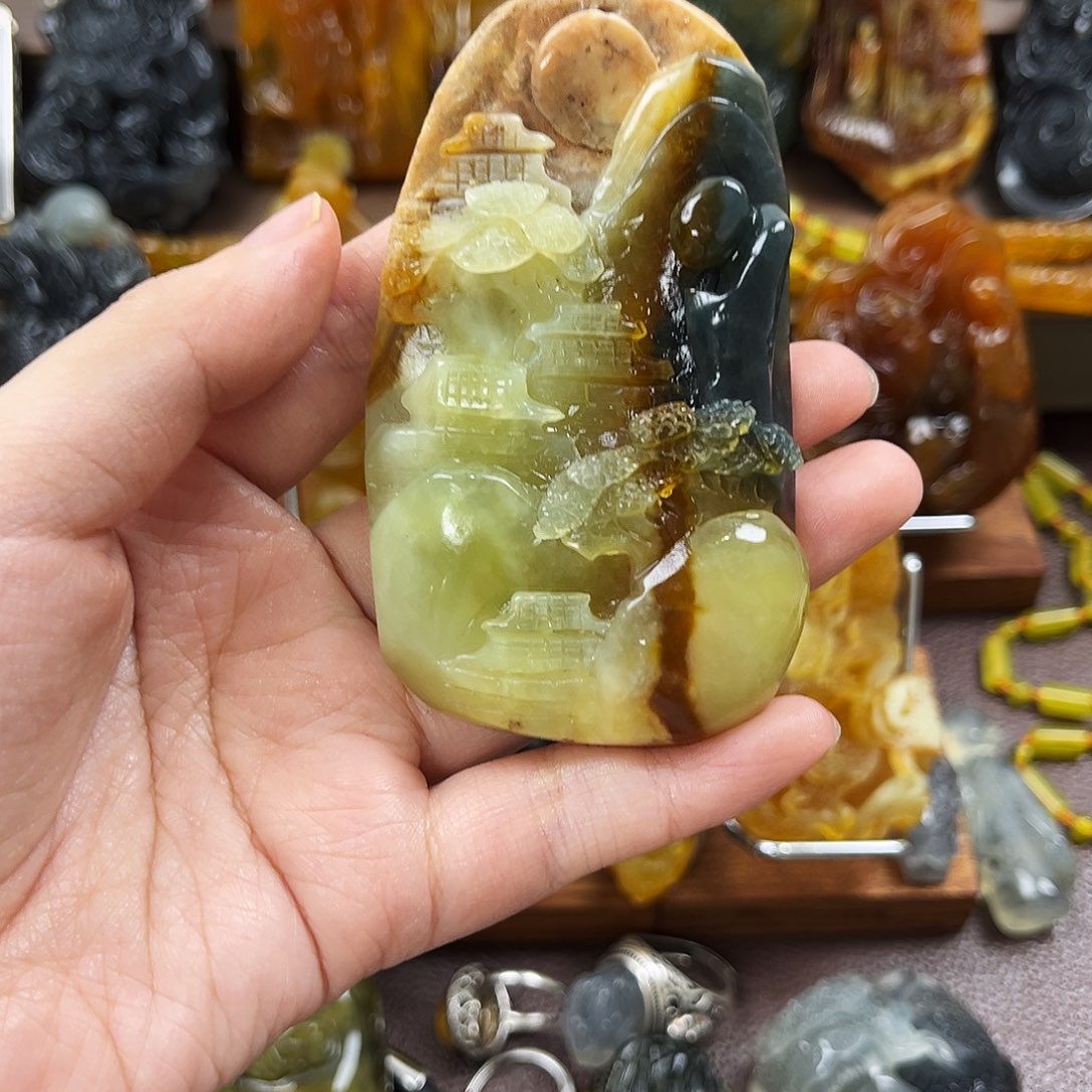 蛇纹石玉颈饰未镶嵌