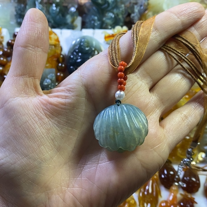 蛇纹石玉未镶嵌颈饰