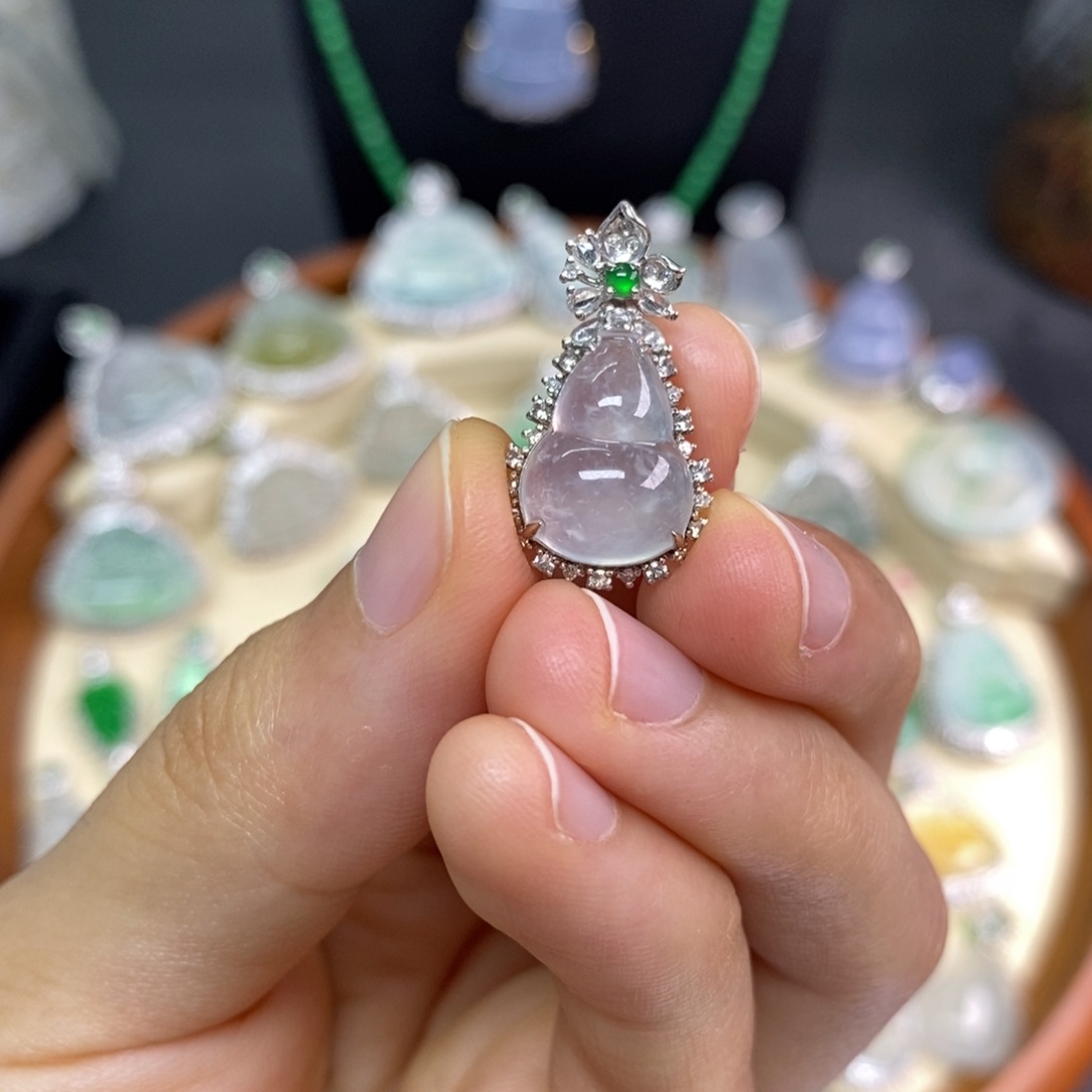 颈饰18K金镶嵌翡翠翡翠