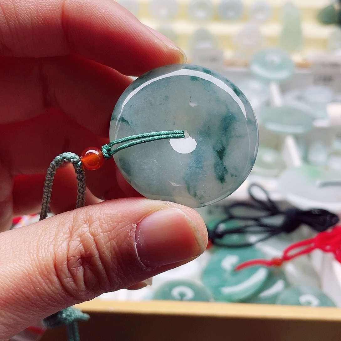 翡翠颈饰未镶嵌天然翡翠