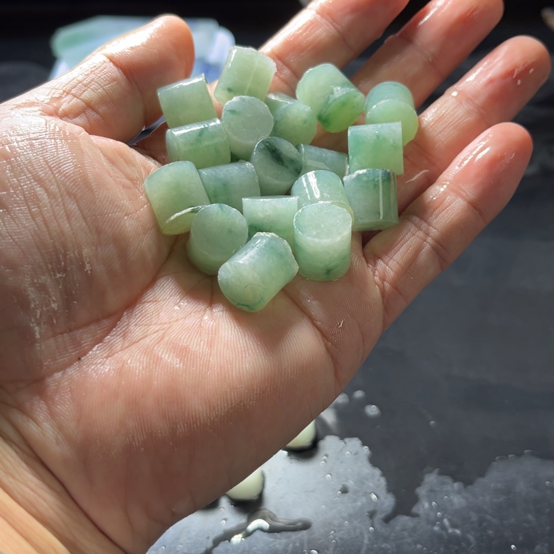 定制翡翠未镶嵌绿底飘绿花卡12➕17颗圆珠包工保无裂帝王漏